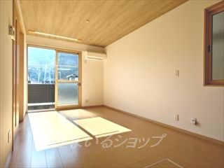 ローズコート清水　Ｂ棟の居間・リビング