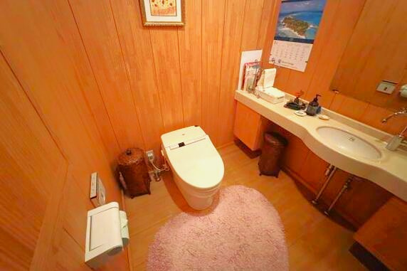 水明荘のトイレ|タンクレストイレと併設の洗面