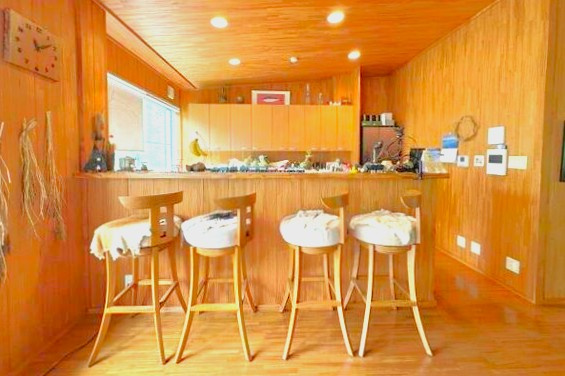 水明荘のキッチン|カウンタータイプでコンパクト