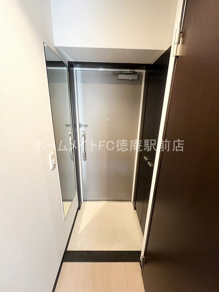 大阪市鶴見区鶴見５丁目の賃貸マンションの玄関