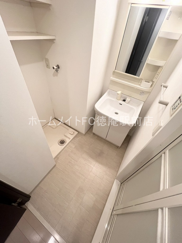 大阪市鶴見区鶴見５丁目の賃貸マンションの洗面所