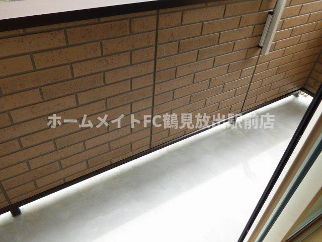 東大阪市稲田新町２丁目のアパートのバルコニー