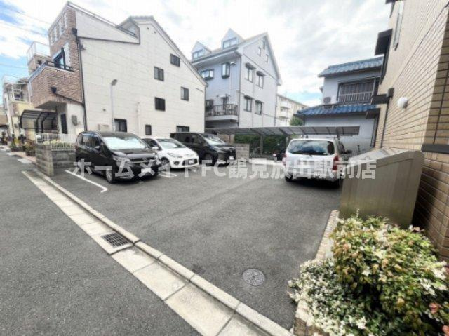 東大阪市稲田新町２丁目のアパートの駐車場