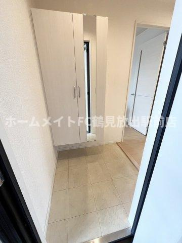 東大阪市稲田新町２丁目のアパートの玄関