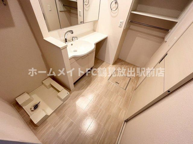 東大阪市稲田新町２丁目のアパートの洗面所