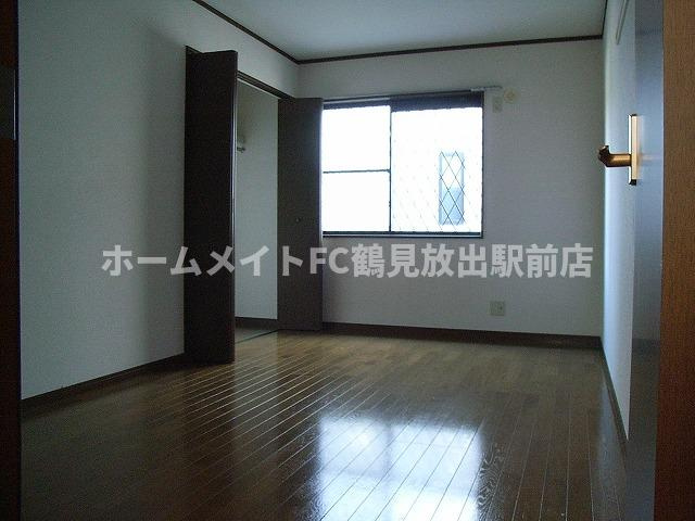 東大阪市稲田本町１丁目のハイツの洋室