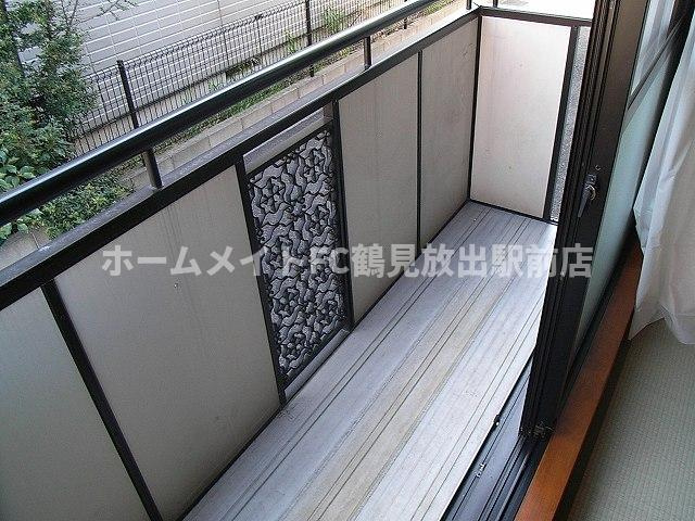 東大阪市稲田本町１丁目のハイツのバルコニー
