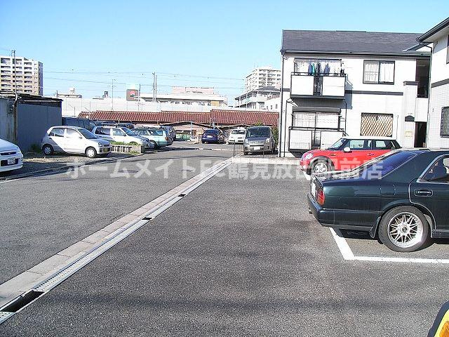 東大阪市稲田本町１丁目のハイツの駐車場