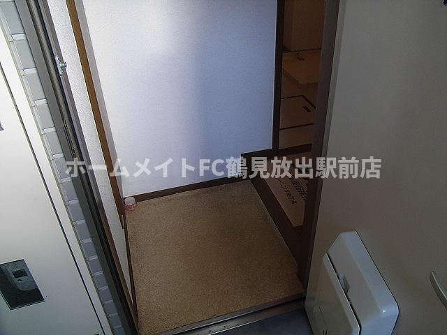 東大阪市稲田本町１丁目のハイツの玄関