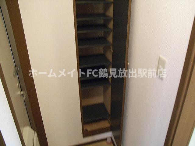 東大阪市稲田本町１丁目のハイツの設備|下駄箱