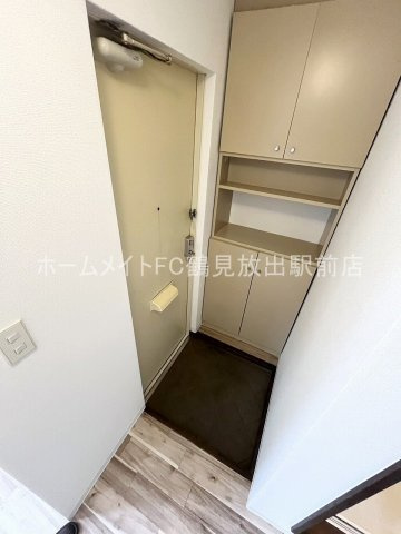 大阪市城東区鴫野東２丁目のアパートの玄関