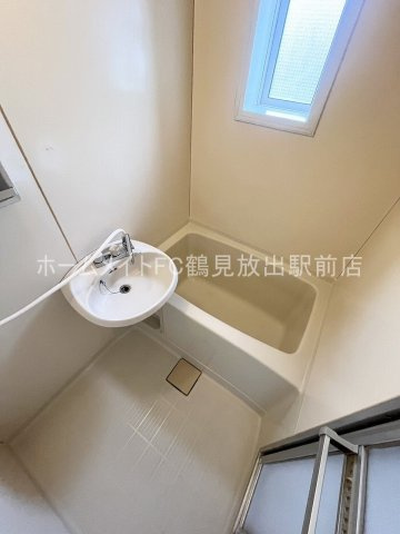 大阪市城東区鴫野東２丁目のアパートの浴室