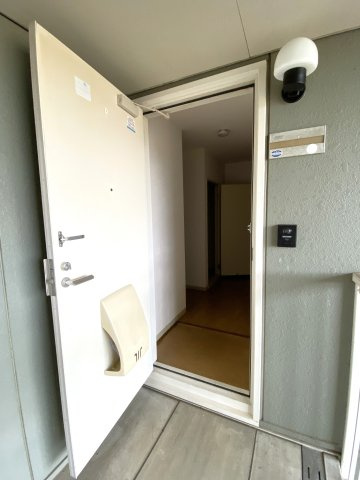 ハイツフレグランス3号棟の玄関