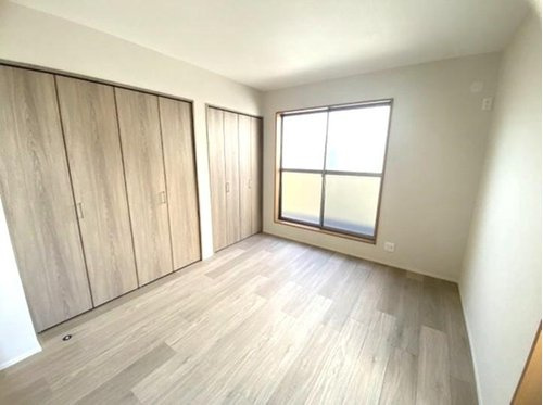 日野町中古戸建の洋室