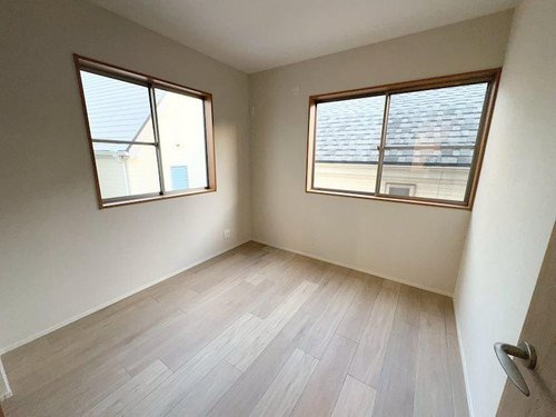 日野町中古戸建の洋室