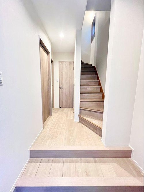 日野町中古戸建の玄関