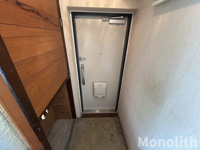 泉北宮山台団地4号棟の玄関