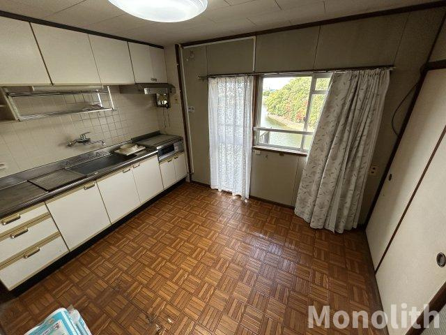 泉北宮山台団地4号棟の居間・リビング