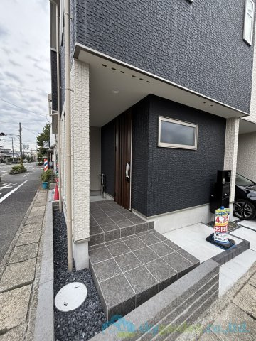 平塚市夕陽ケ丘　未入居戸建　全2棟A号棟の玄関