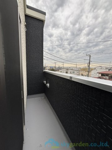 平塚市夕陽ケ丘　未入居戸建　全2棟A号棟のバルコニー