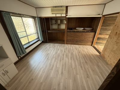 【居間・リビング】 | 塩屋2丁目住居兼ガレージ(戸建・駐車場付き)