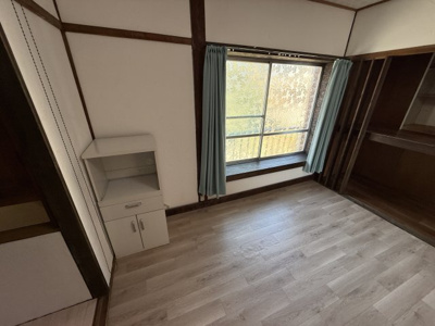 【居間・リビング】 | 塩屋2丁目住居兼ガレージ(戸建・駐車場付き)