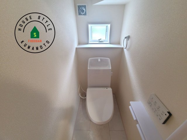 熊本市東区長嶺東第6₋3棟(3号棟)平屋の内観：施工例|温水洗浄便座を完備しております。2ヶ所にトイレがあるのは朝の慌ただしい時間も安心です。