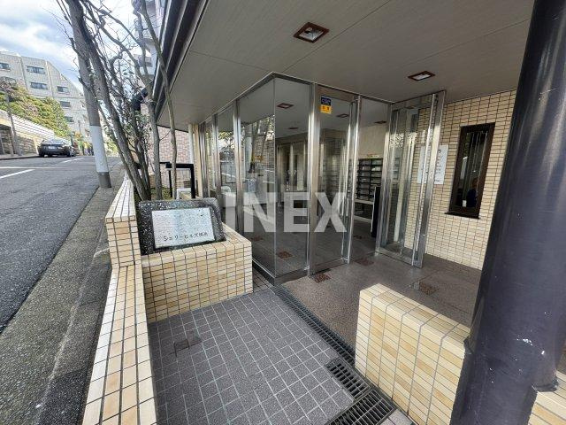 横浜市神奈川区台町の賃貸マンションのエントランス