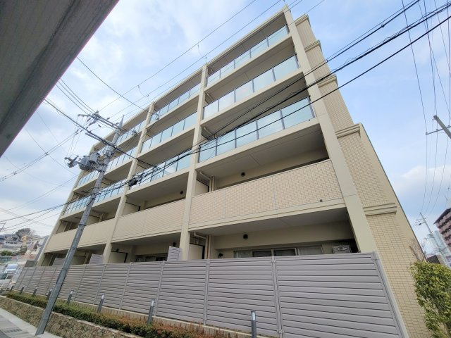 クレヴィア東生駒の外観