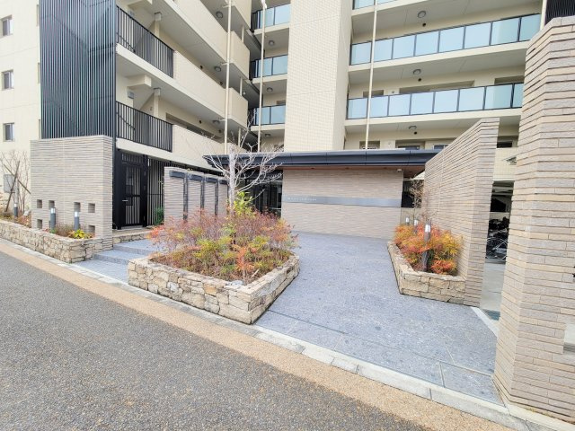 クレヴィア東生駒のエントランス