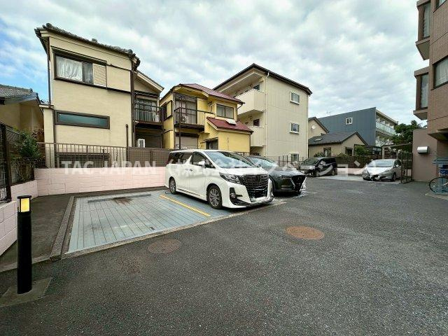 ルイシャトレ綾瀬の駐車場