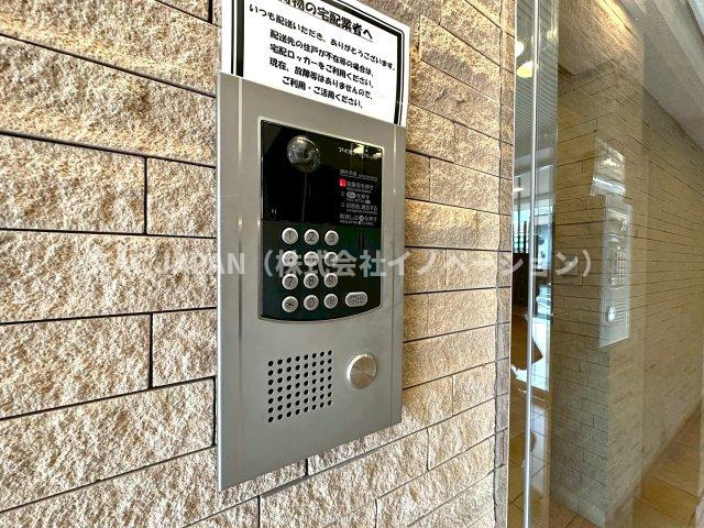 ルイシャトレ綾瀬のエントランス