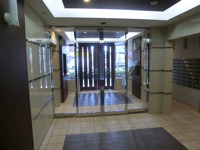 ＴＨＥパームス新小岩のエントランス|オートロックや宅配ボックスのあるエントランスです♪