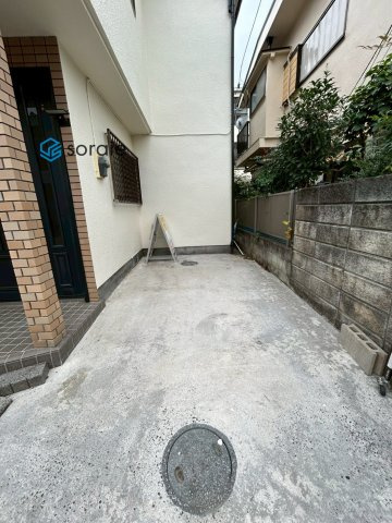 所沢市けやき台　中古戸建の駐車場|令和7年11月13日撮影。