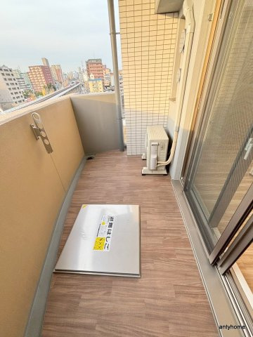 プレサンス江坂ベルフィーヌ　仲介手数料無料のバルコニー