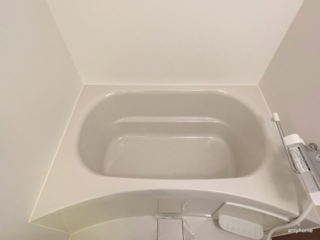 プレサンス江坂ベルフィーヌ　仲介手数料無料の浴室