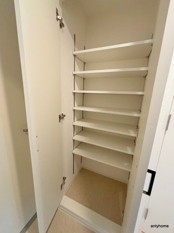 プレサンス江坂ベルフィーヌ　仲介手数料無料の収納