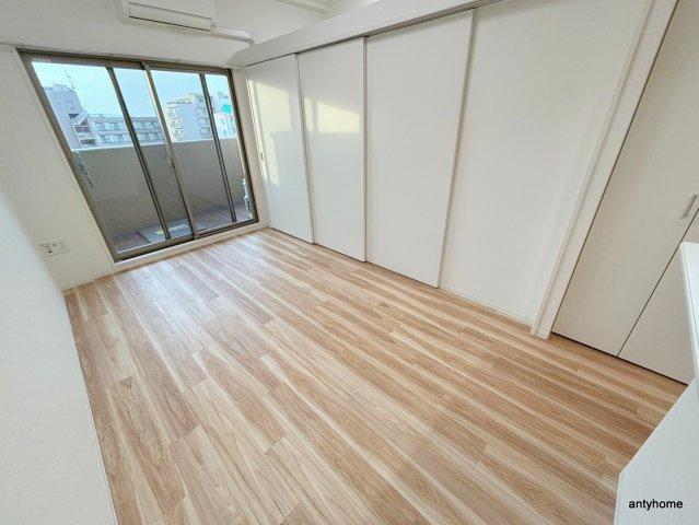 プレサンス江坂ベルフィーヌ　仲介手数料無料の居間・リビング