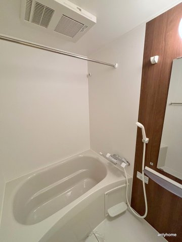 プレサンス江坂ベルフィーヌ　仲介手数料無料の浴室