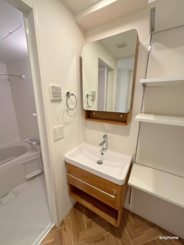 プレサンス江坂ベルフィーヌ　仲介手数料無料の洗面所