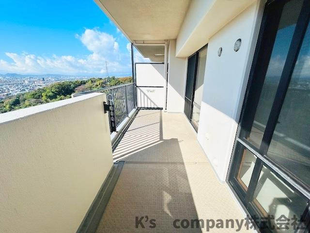 茅ヶ崎市甘沼　オクトス湘南茅ヶ崎グランドヒルのバルコニー|ゆとりのあるワイドバルコニー☆2部屋続きですのでたくさん洗濯ものを干すことができます◇