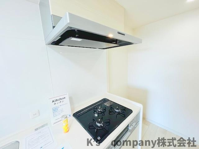 茅ヶ崎市甘沼　オクトス湘南茅ヶ崎グランドヒルのキッチン|三口ガスコンロでお料理の幅が広がります◇