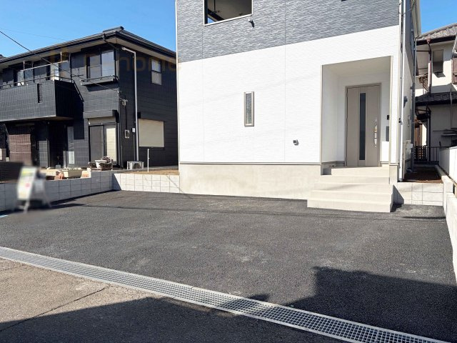 つくば市若葉第11　新築戸建て　1号棟の駐車場|カースペースは2台お停めいただけます♪