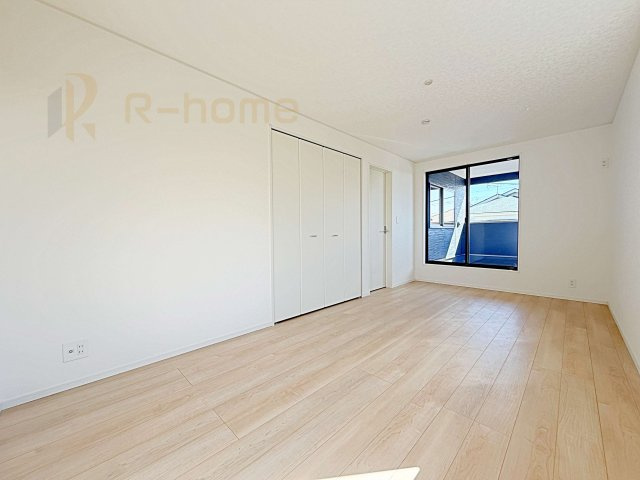 つくば市若葉第11　新築戸建て　1号棟の洋室|どんな部屋家具も合わせやすいシンプルな洋室！
たっぷりの日差しと心地よい風が舞い込む住まい♪