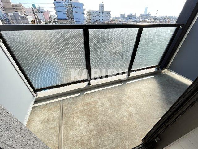 エストゥルースプラスサウス大阪のバルコニー