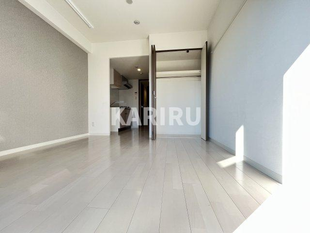 エストゥルースプラスサウス大阪の居間・リビング