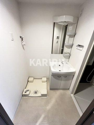 エストゥルースプラスサウス大阪の独立洗面台