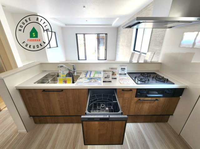福岡市東区香椎駅東1丁目第3-1棟（1号棟）　の内観：施工例|ご家族を近くに感じられる対面キッチンのLDK。会話もはずみそうですね。