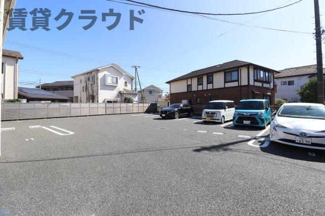 ルミエールDの駐車場|駐車場があるので、車を買う予定の方も安心です