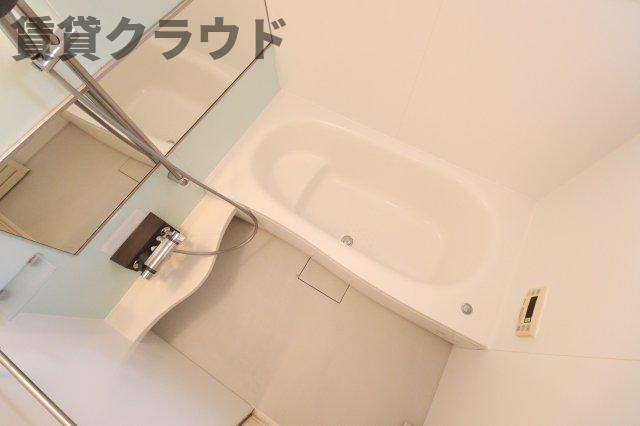 ルミエールDの浴室|アクセントパネルがおしゃれなバスルーム♪